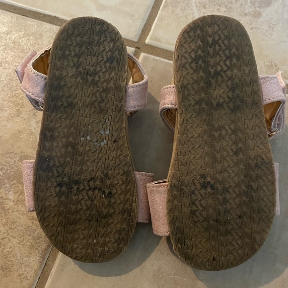 Blush pink Michael Kors sandals size 7 toddler girls, Velcro closure. - Picture 2 of 2